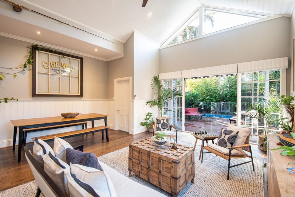 Living room, Dining area