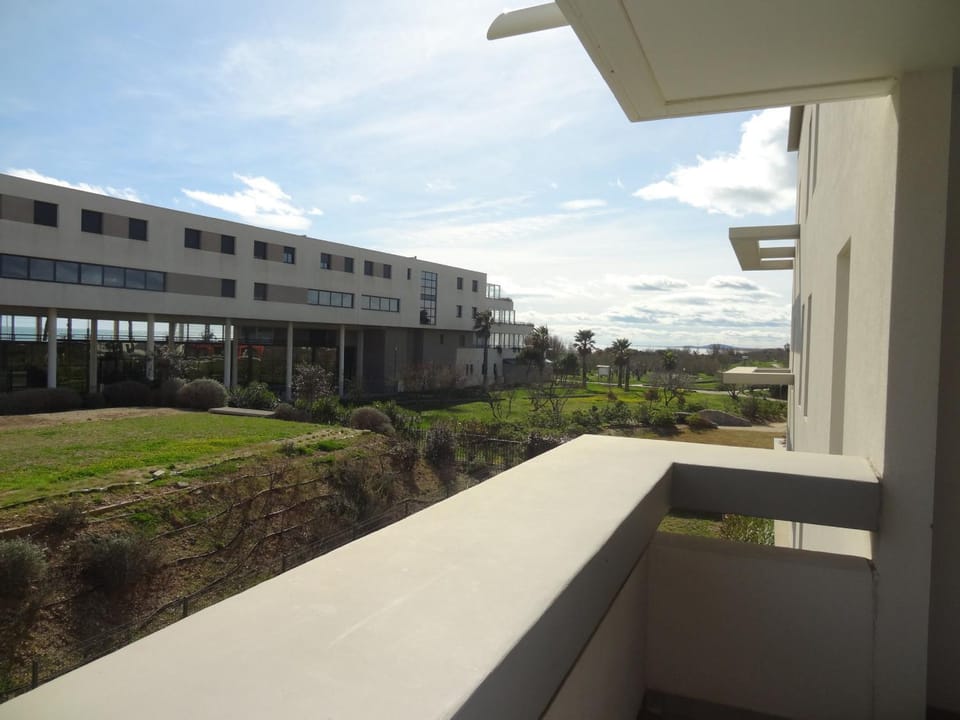 Beau T2 avec loggia et parking à Sète - FR-1-472-113 Apartment in Occitanie
