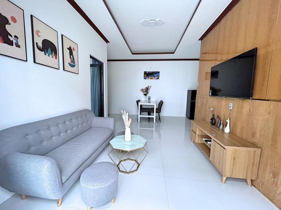 TV and multimedia, Living room, Seating area, Dining area, Evening entertainment