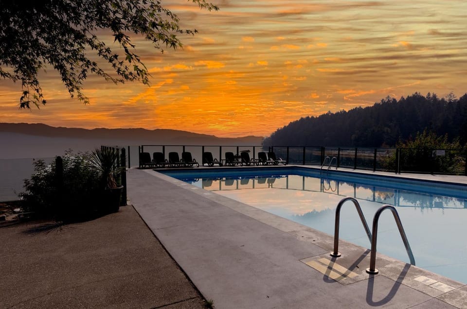 Swimming pool, Sunrise