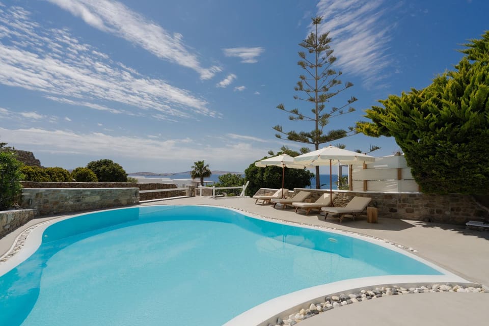 Day, Pool view, Swimming pool, sunbed