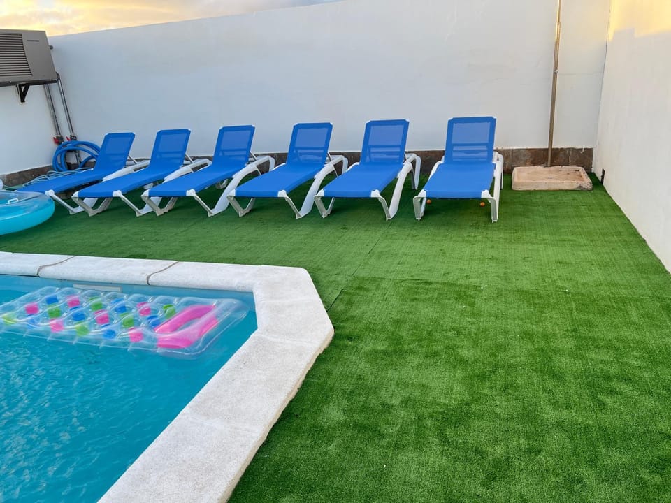 Pool view, Swimming pool, sunbed