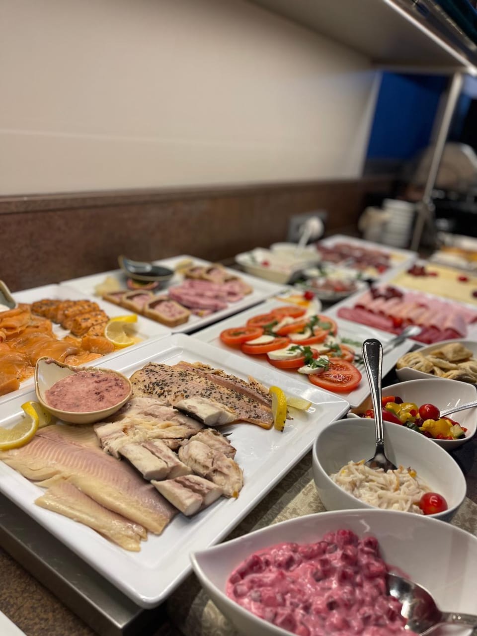 Restaurant/places to eat, Buffet breakfast
