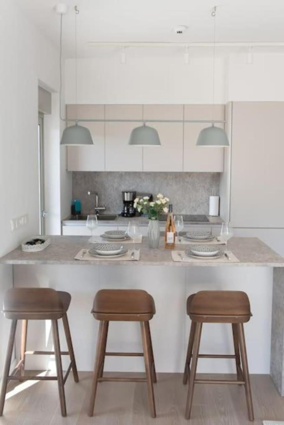 Kitchen or kitchenette, Dining area