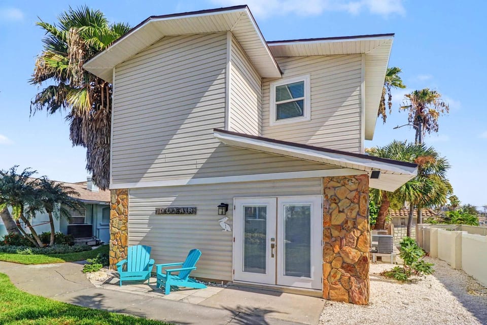 Beachy Keen Cottage House in Belleair Beach