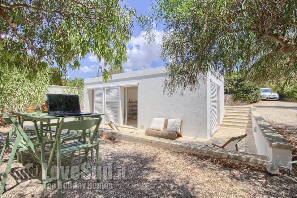 Patio, Spring, Day, Garden, Dining area, Garden view