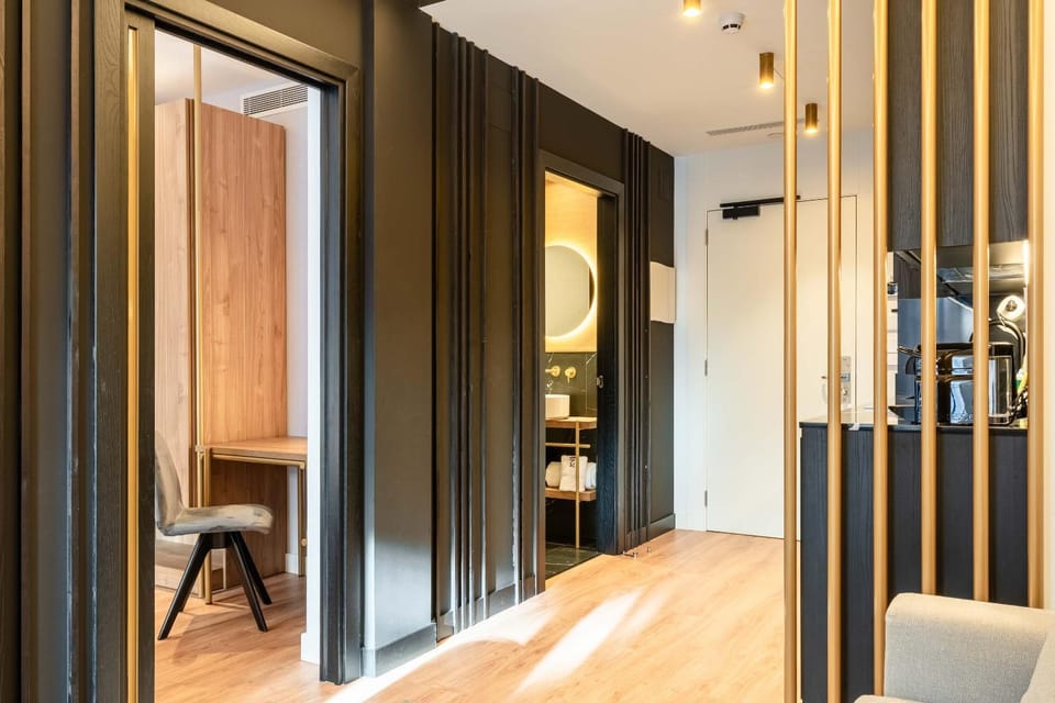 Kitchen or kitchenette, Seating area