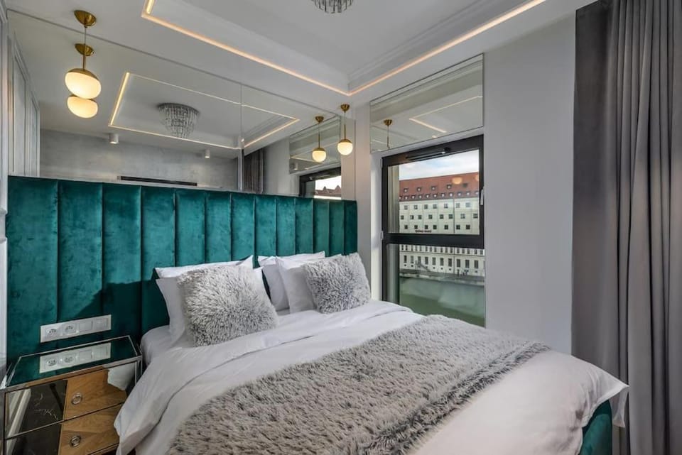 Unique Apartments - GOLD - Private Sauna & River View & AC Apartment in Gdansk