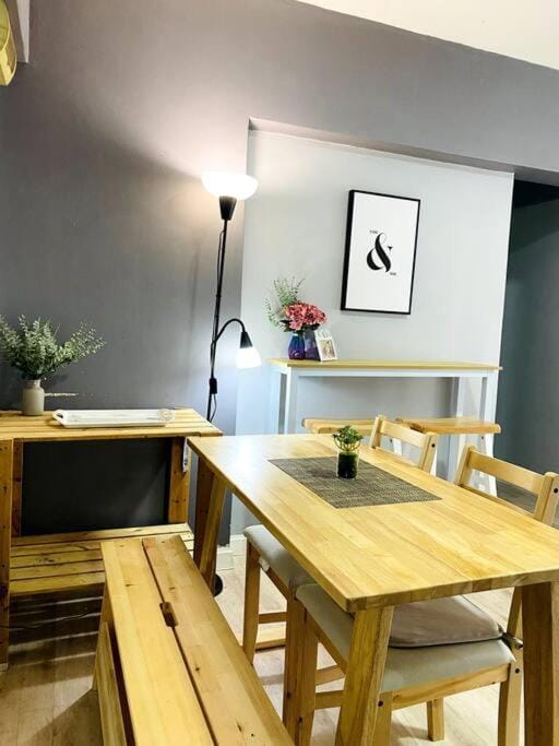 Suasana Stay & Homestay Sentul Utama Kuala Lumpur 3R3BR 2AC 2 Car park-Netflix-WIFI-Pool View Apartment in Federal Territory of Kuala Lumpur