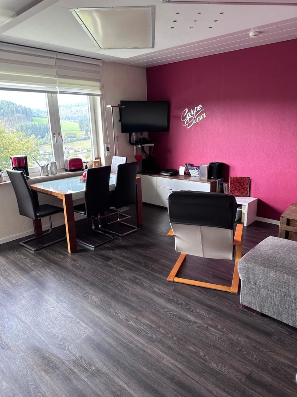 TV and multimedia, Seating area, Dining area