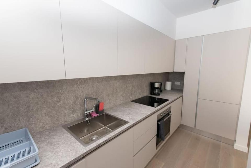 Kitchen or kitchenette, pet friendly, stove, kitchen