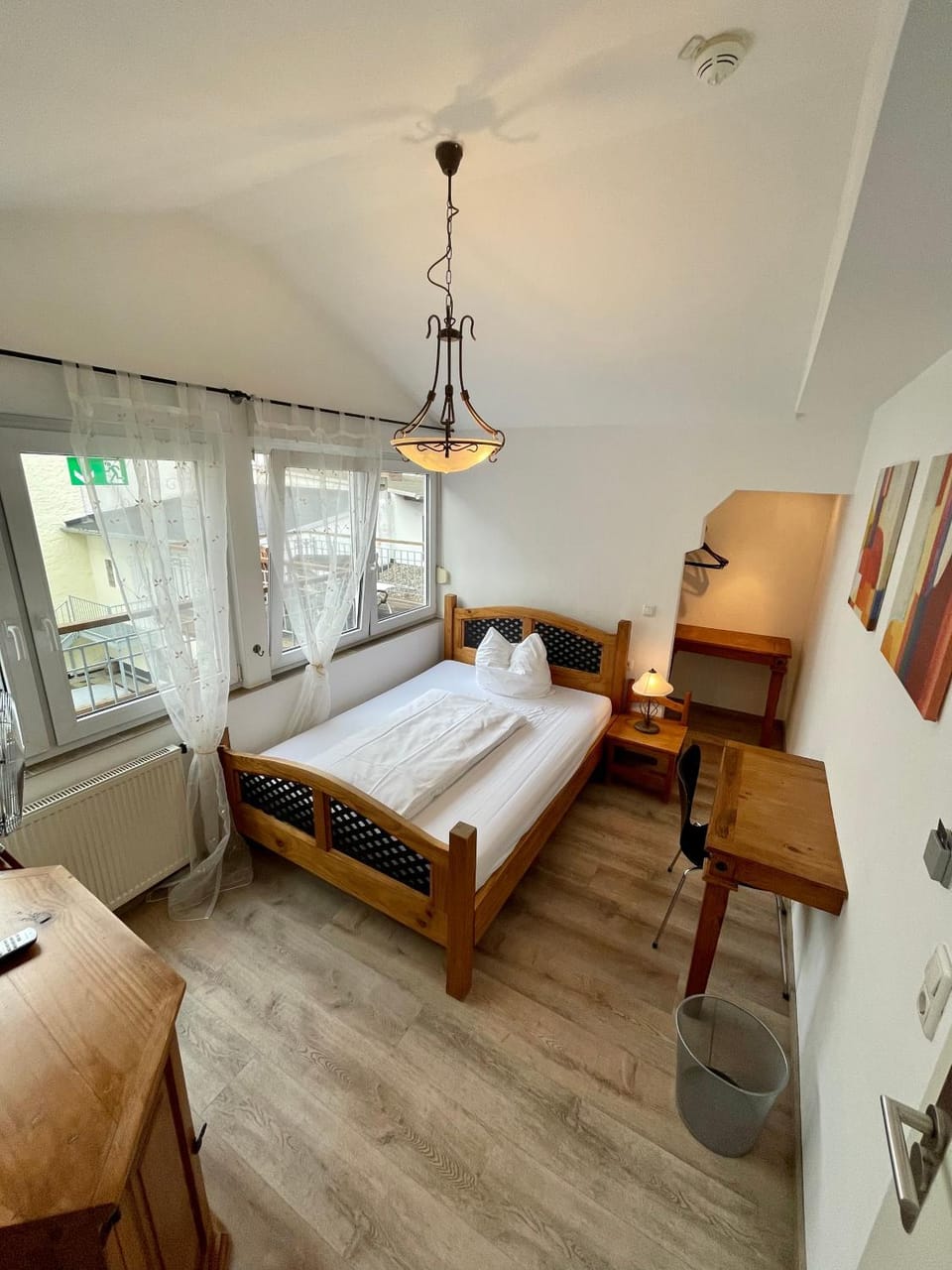 Bed, Photo of the whole room, Seating area, Bedroom