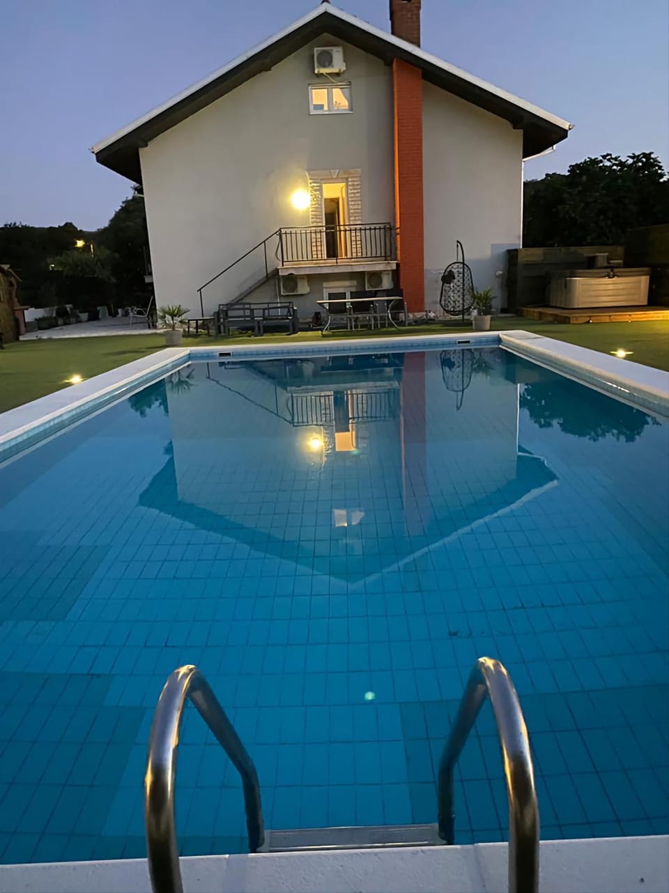 Property building, Swimming pool