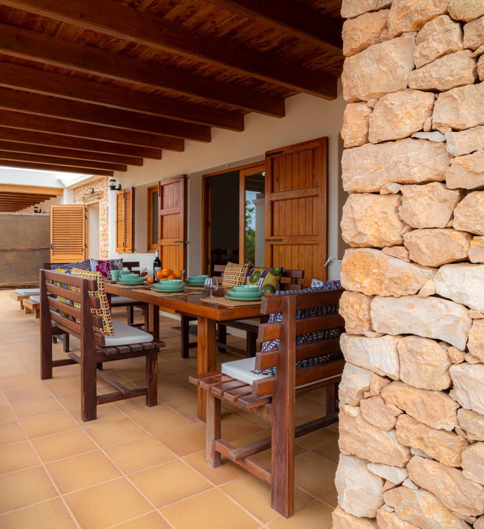 Patio, Day, Living room, Seating area, Dining area