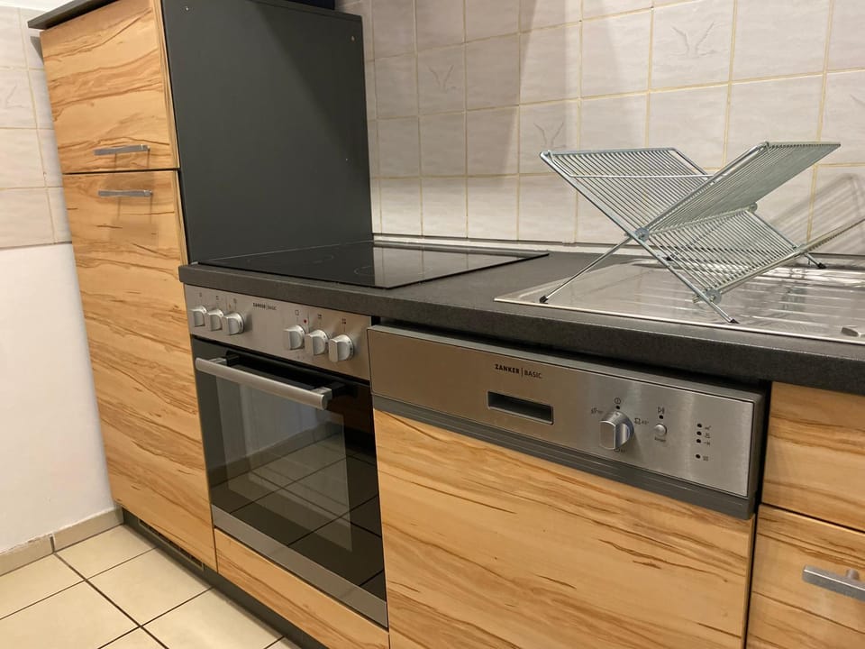 Kitchen or kitchenette, pet friendly, stove