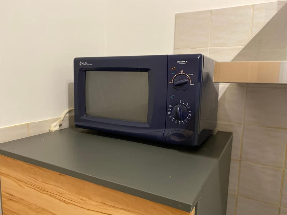 Kitchen or kitchenette, minibar, kitchen