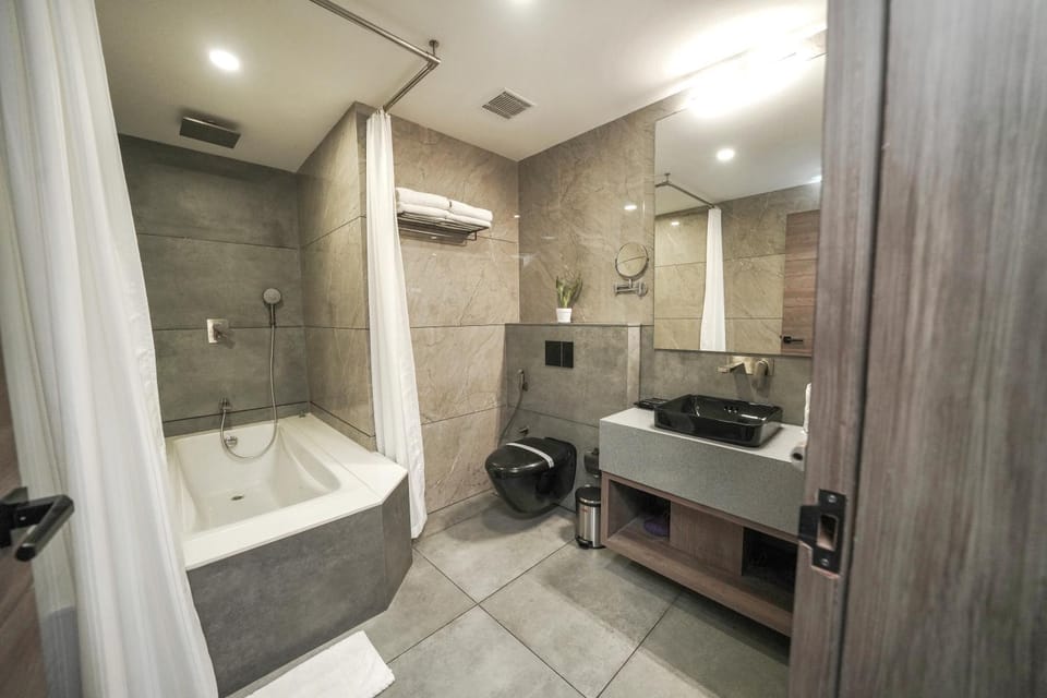 Shower, Toilet, Bathroom, Bath, towels