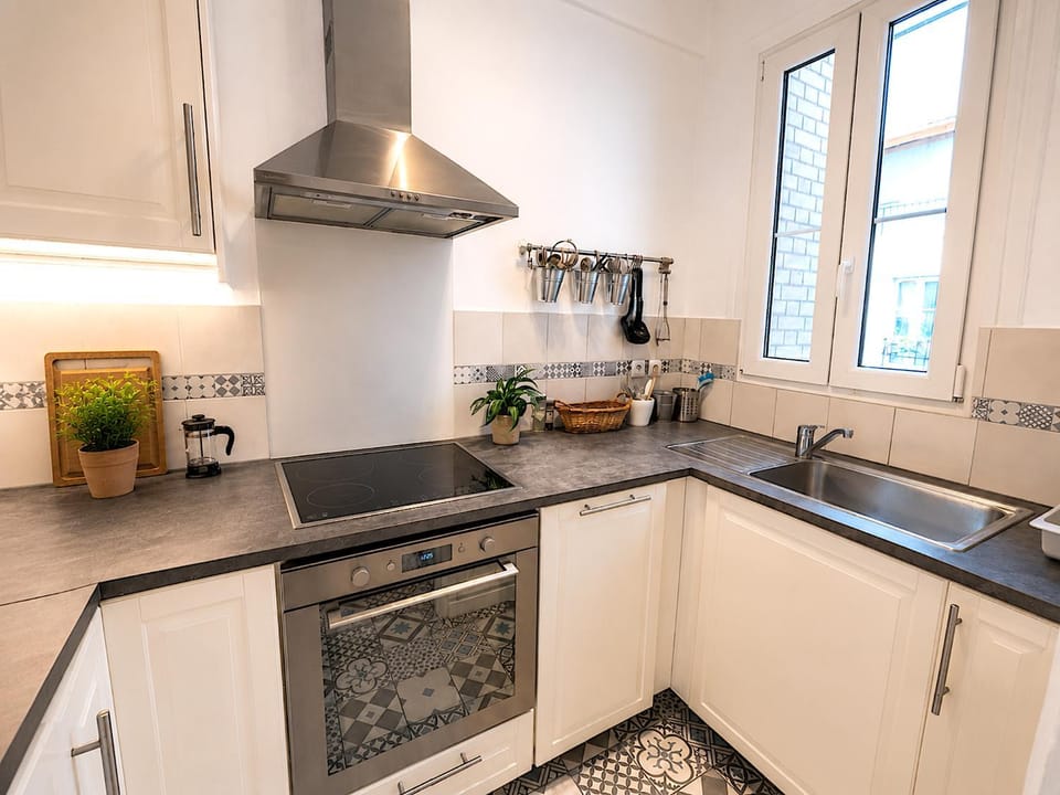 Kitchen or kitchenette, stove