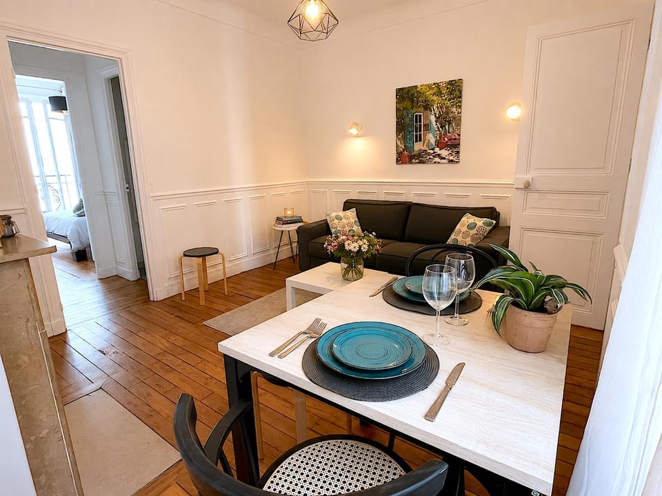 Living room, Dining area