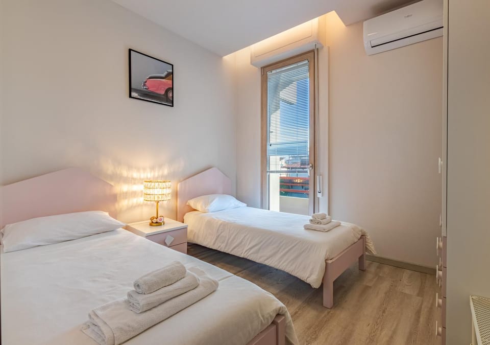 Bed, Photo of the whole room, Bedroom, towels, air conditioner