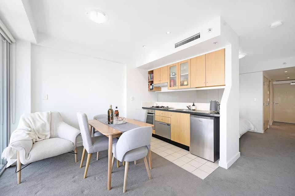 Kitchen or kitchenette, Dining area, minibar, pet friendly, stove