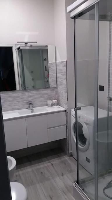 Shower, Toilet, Bathroom