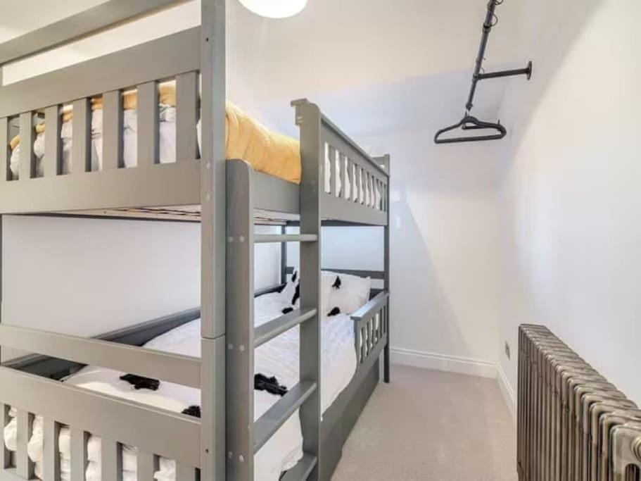 Bed, Photo of the whole room, Bedroom, bunk bed