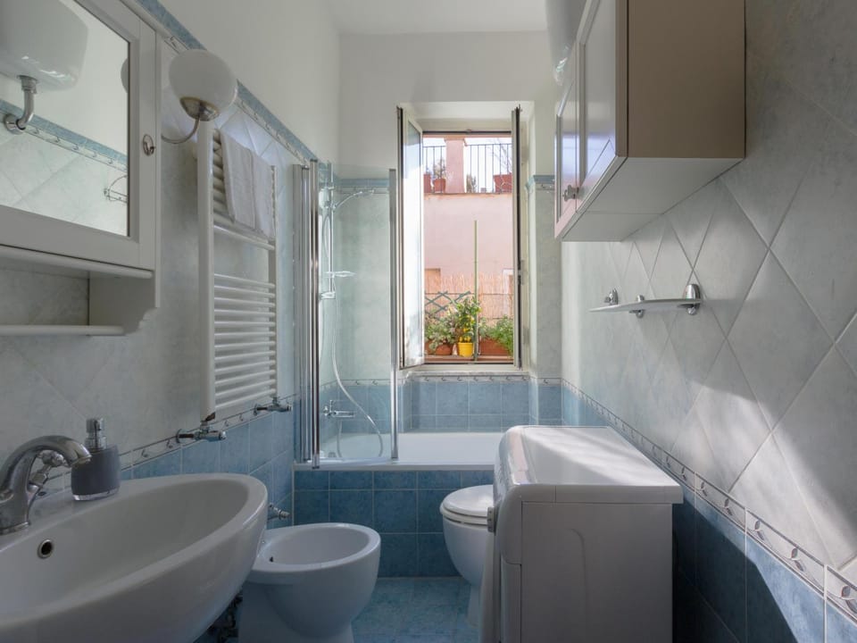 Shower, Toilet, Bathroom, bidet, towels