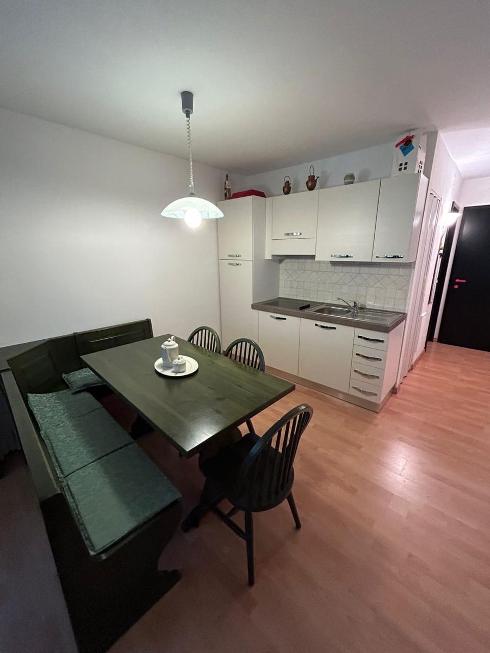 Kitchen or kitchenette, Dining area, stove