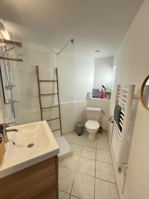 Shower, Toilet, Bathroom