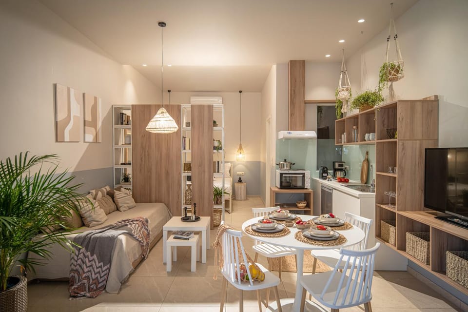 Library, TV and multimedia, Living room, Decorative detail, Seating area