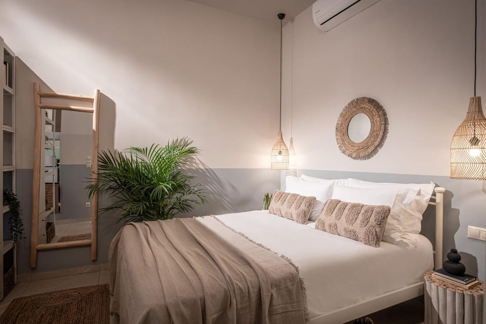 Bed, Photo of the whole room, Bedroom, air conditioner