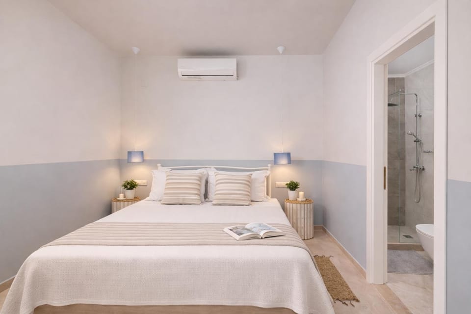 Bed, Photo of the whole room, Bedroom, air conditioner