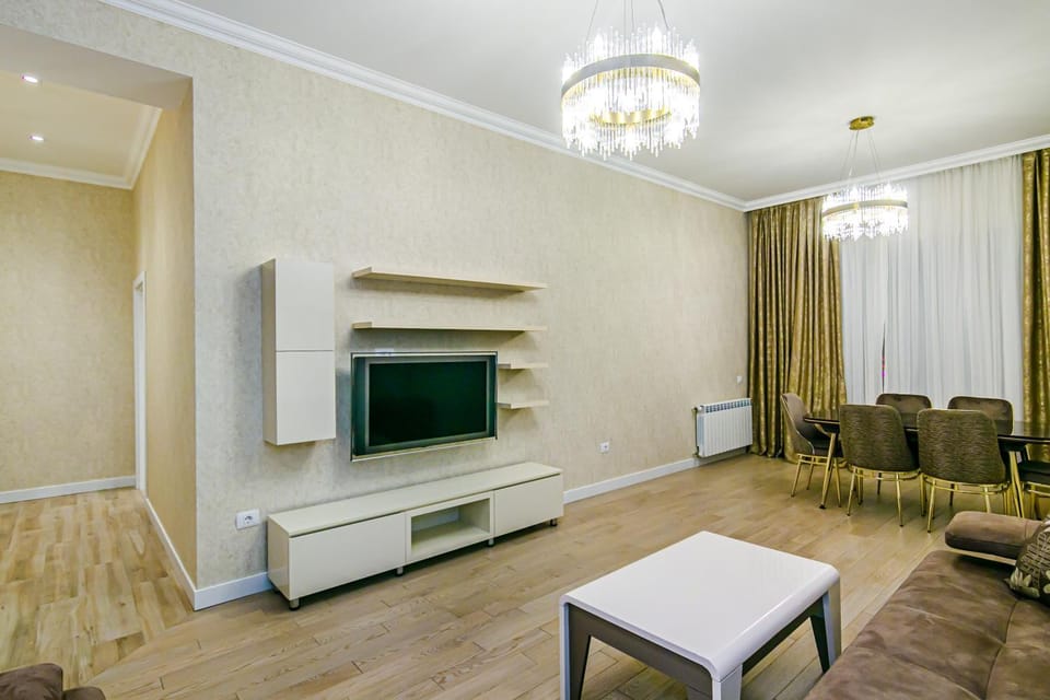 TV and multimedia, Living room, Seating area, flat iron, internet