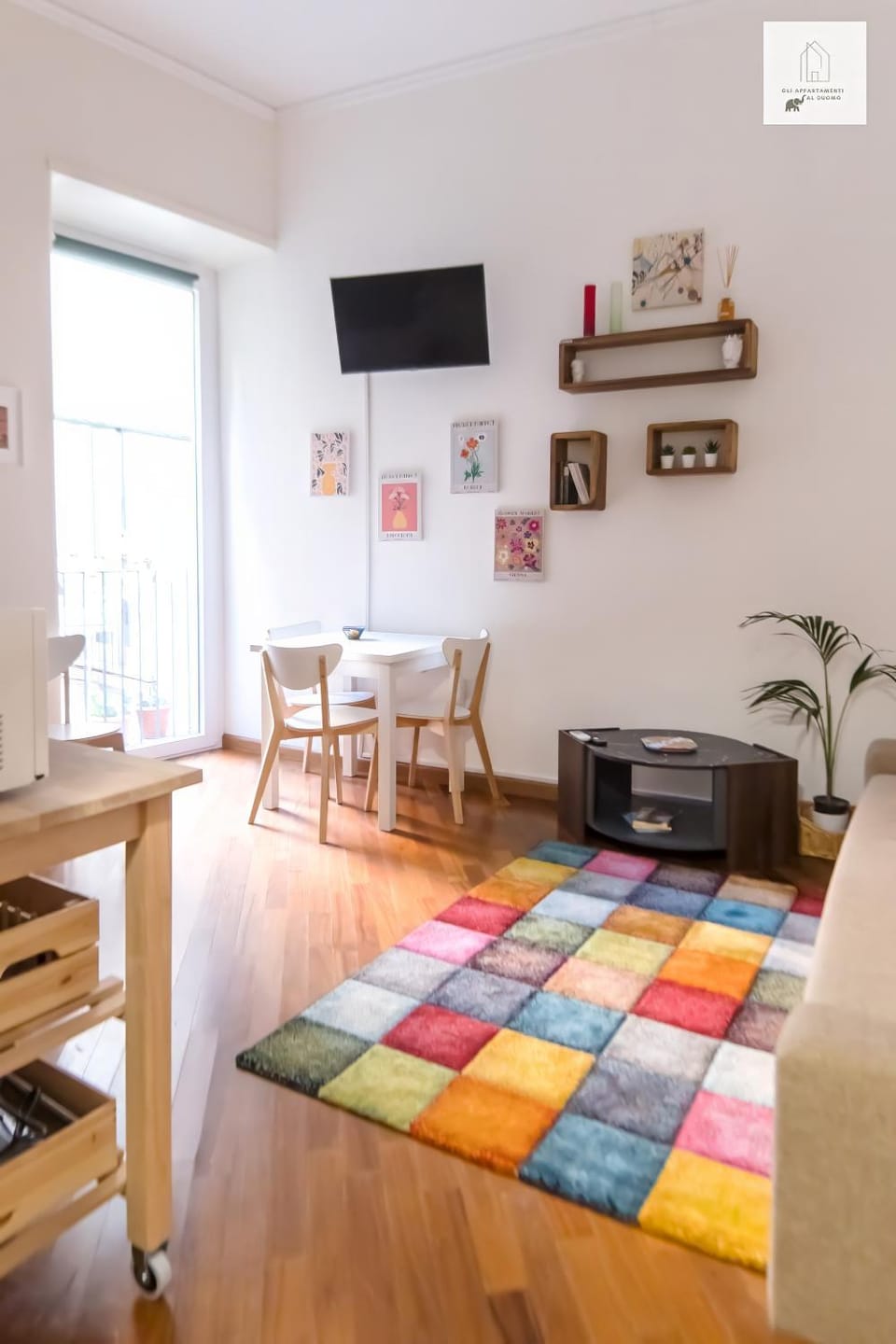 TV and multimedia, Living room, Seating area, Dining area