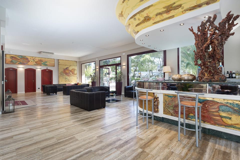 Lobby or reception, Lounge or bar