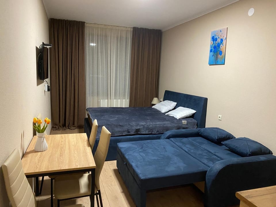 Bed, TV and multimedia, Bedroom