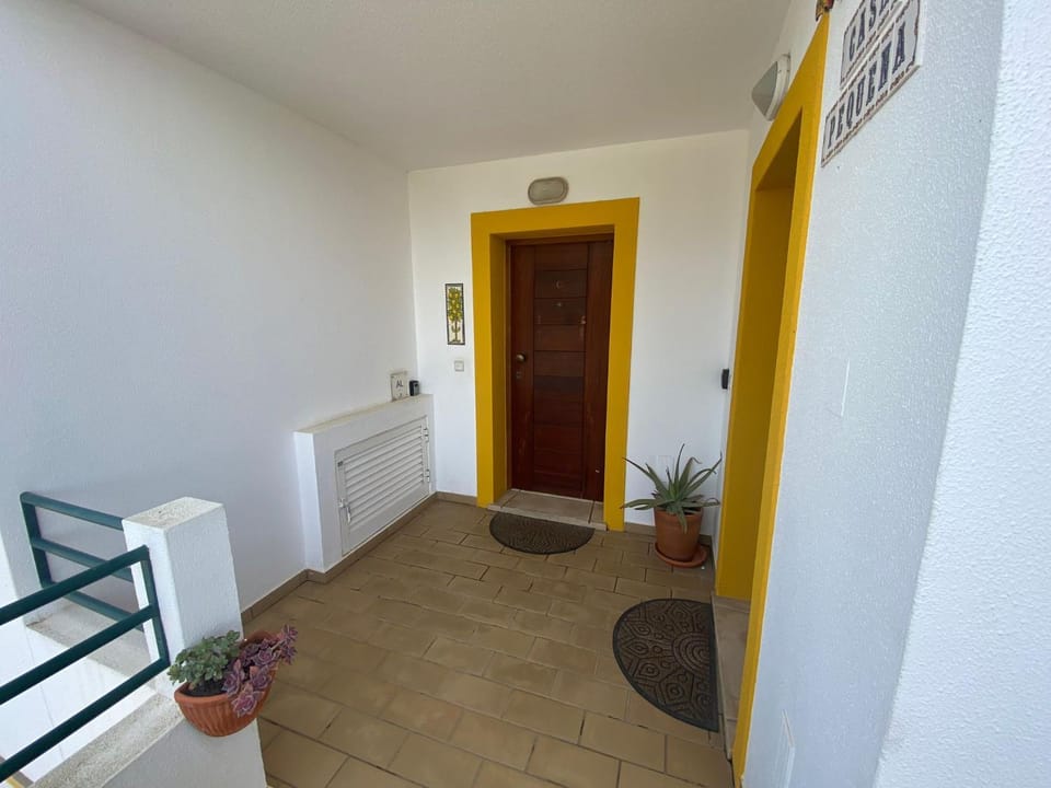 1-Bed - Sleeps 4 - Free Parking & Balcony Apartment in Albufeira