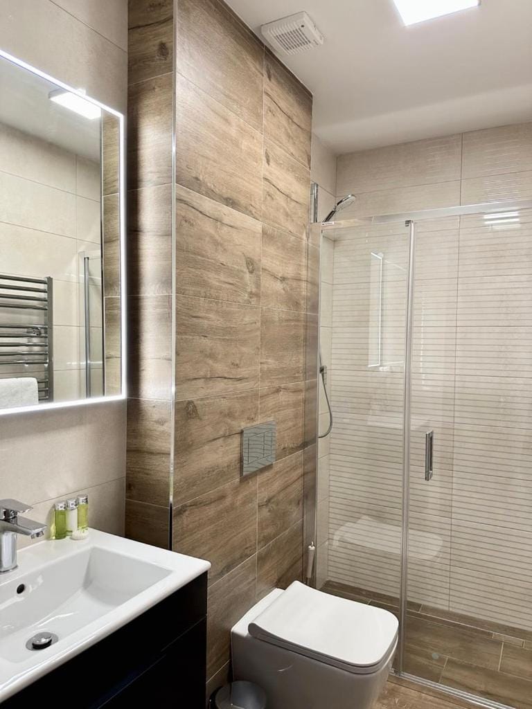 Shower, Toilet, Bathroom