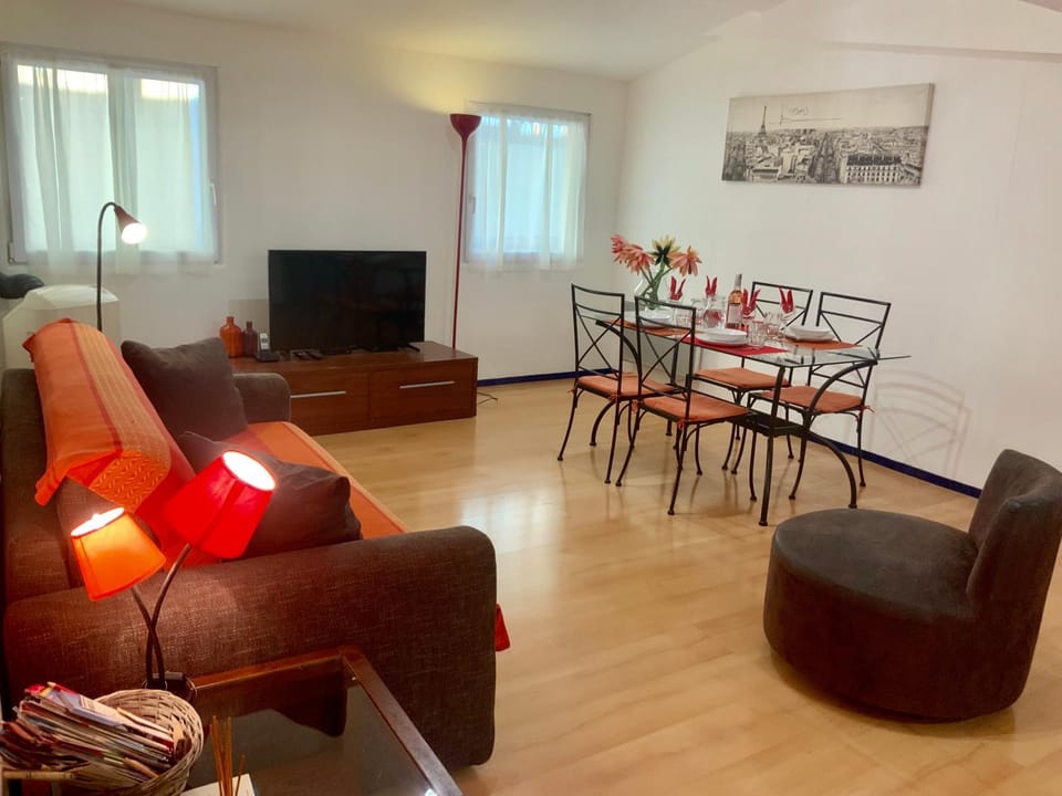 TV and multimedia, Living room, Seating area
