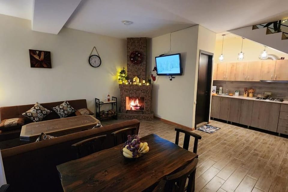 TV and multimedia, Kitchen or kitchenette, Living room, Seating area, Dining area, flat iron
