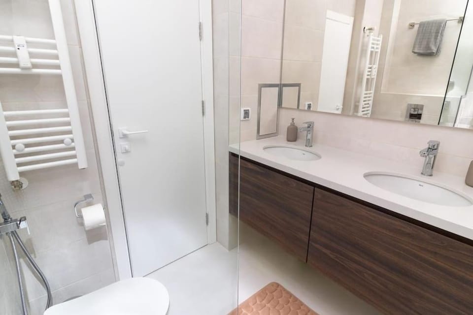 GRAN CAPITAL City View Workspace & FREE PARKING Apartment in Sofia