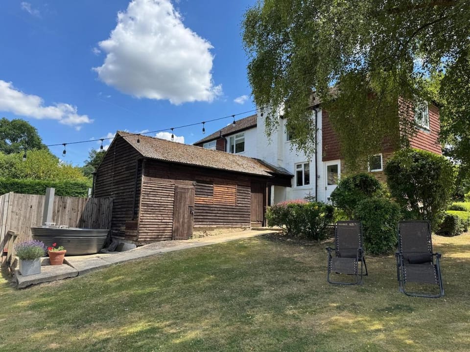 Wild Spa Cottage House in Horsham District
