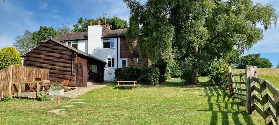 Property building, Day, Natural landscape, Garden, Garden view