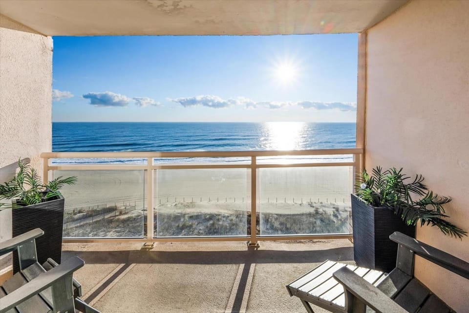 Oceanfront 2 Bedroom Modern Beach Condo w Pool House in Ocean City