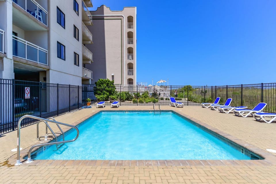 Oceanfront 2 Bedroom Modern Beach Condo w Pool House in Ocean City