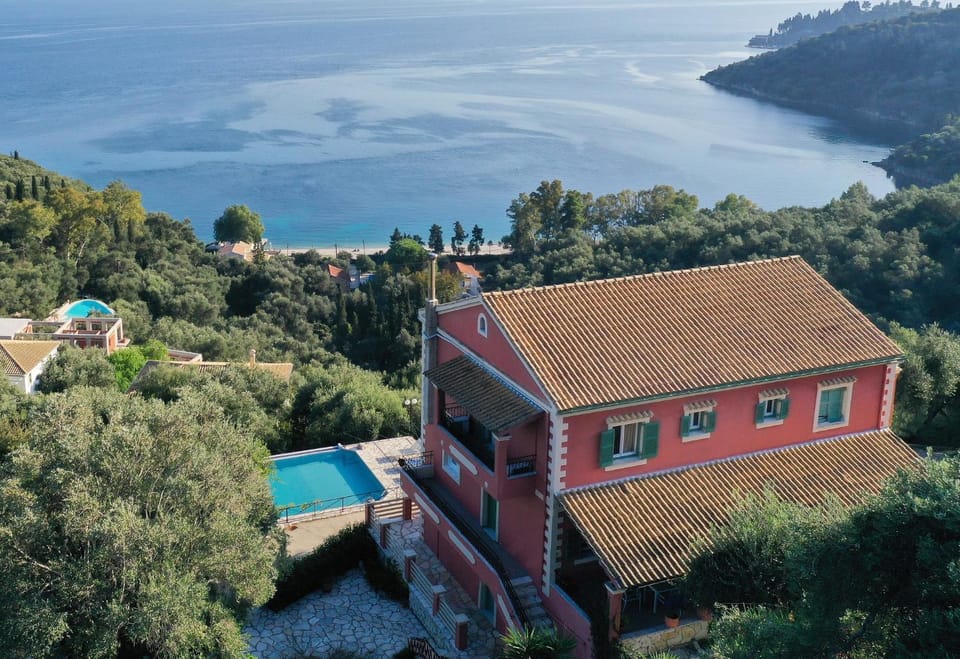 Property building, Bird's eye view, Pool view, Sea view