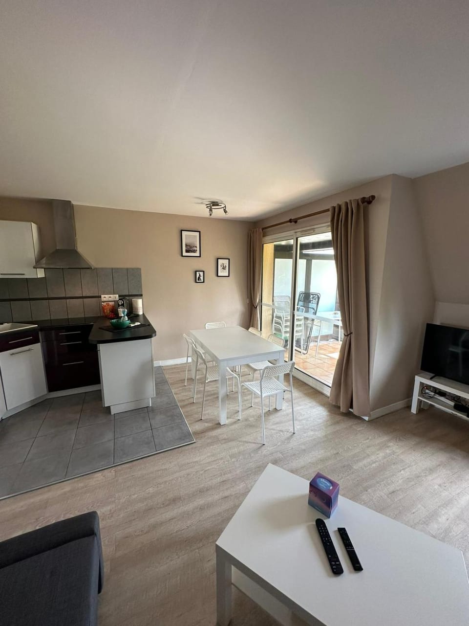 Living room, Dining area