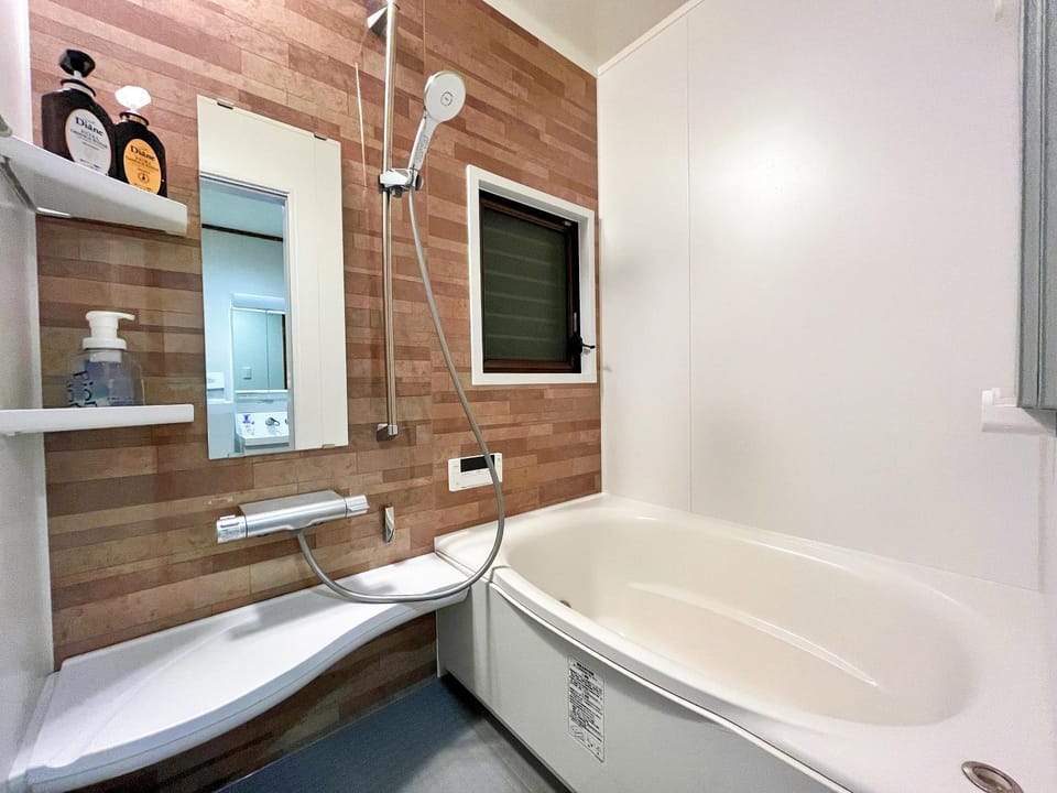 Shower, Hot Tub, Bathroom, Bath