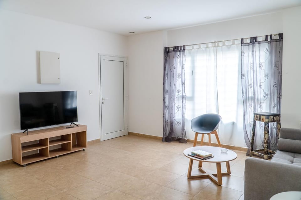 Linea Recta Sur- Macá Tobiano, departamento amplio, dos dormitorios, patio con parrilla, a pasos del mar Apartment in Puerto Madryn